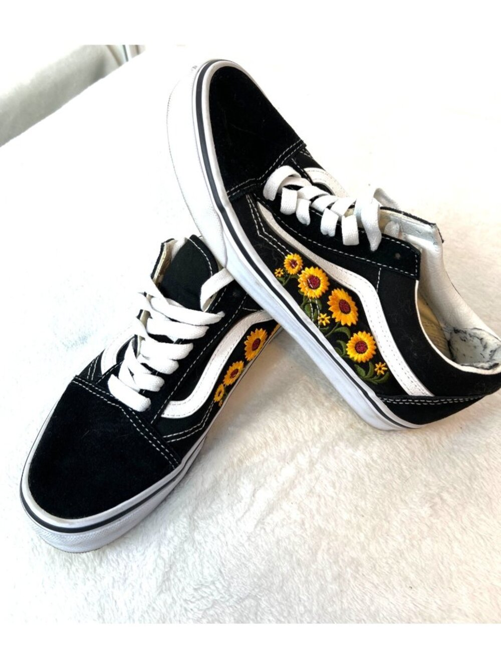 Vans Old Skool Sunflowers Skate Shoe - Black With Embroidered Sunflowers M6/W7.5